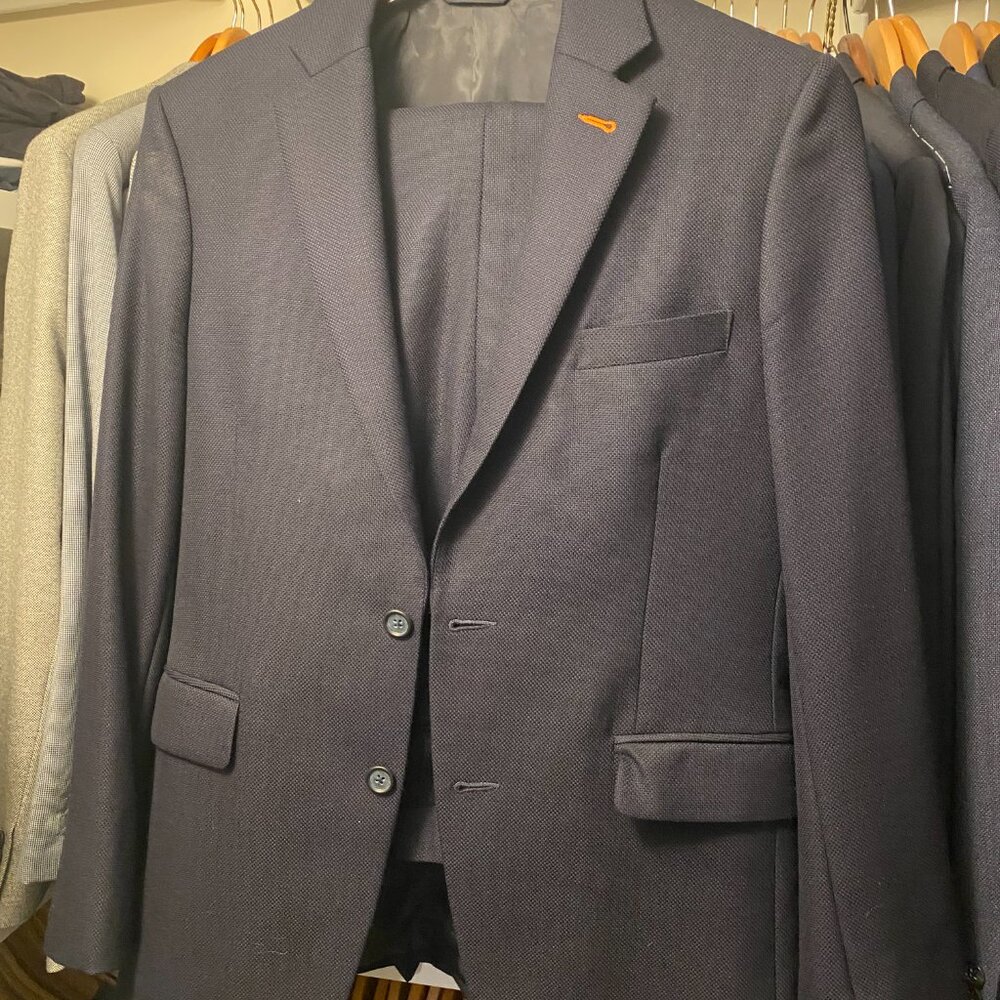 Victor York Customer Suit - 36R / 30" Waist - Picture 2 of 5
